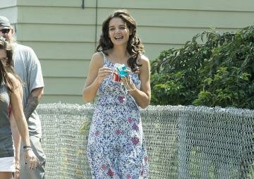 Katie Holmes Flashes Her Legs in Floral Frock as She Sips on a Diet Coke on the Set Katie Holmes Flashes Her Legs in Floral Frock as She Sips on a Diet Coke on the Set