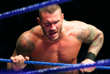 Randy Orton Attacked by Fan in South Africa (VIDEO) Randy Orton Attacked by Fan in South Africa (VIDEO)