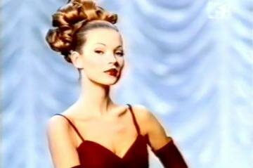The advert that turned Kate Moss from a grunge girl into a supermodel - WATCH The advert that turned Kate Moss from a grunge girl into a supermodel - WATCH