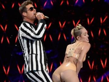 Miley Cyrus Stuns VMAs Crowd by Twerking on Stage Miley Cyrus Stuns VMAs Crowd by Twerking on Stage